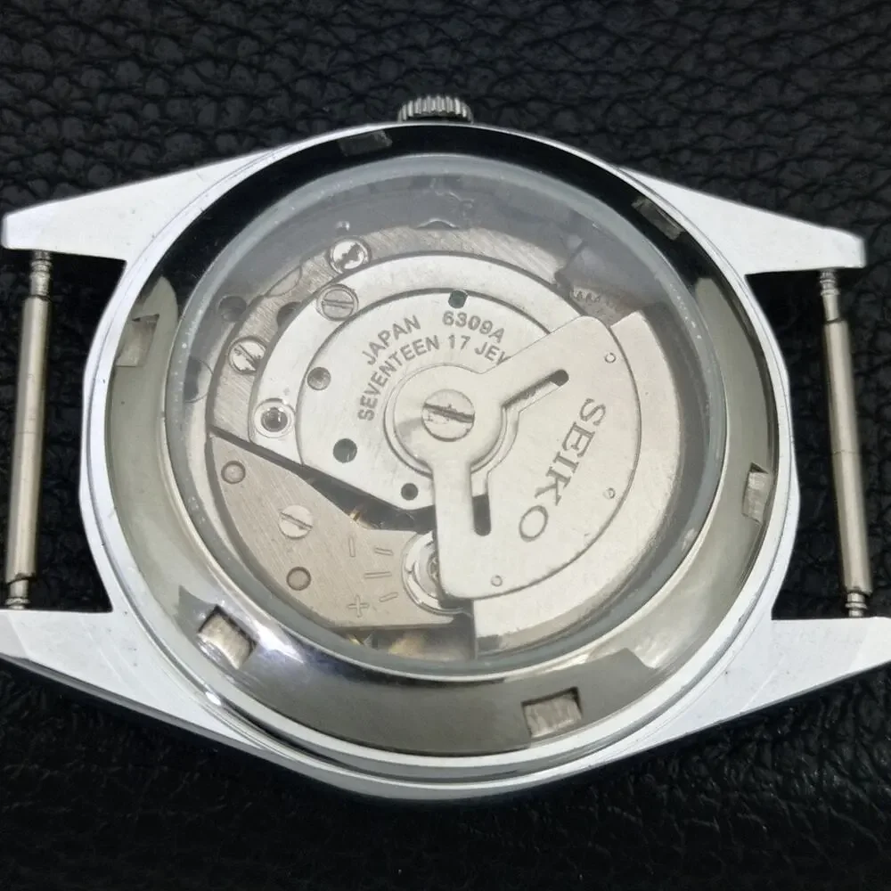 Vintage 1983 Seiko Automatic Mens Silver Watch W/daydate & Gold Accents